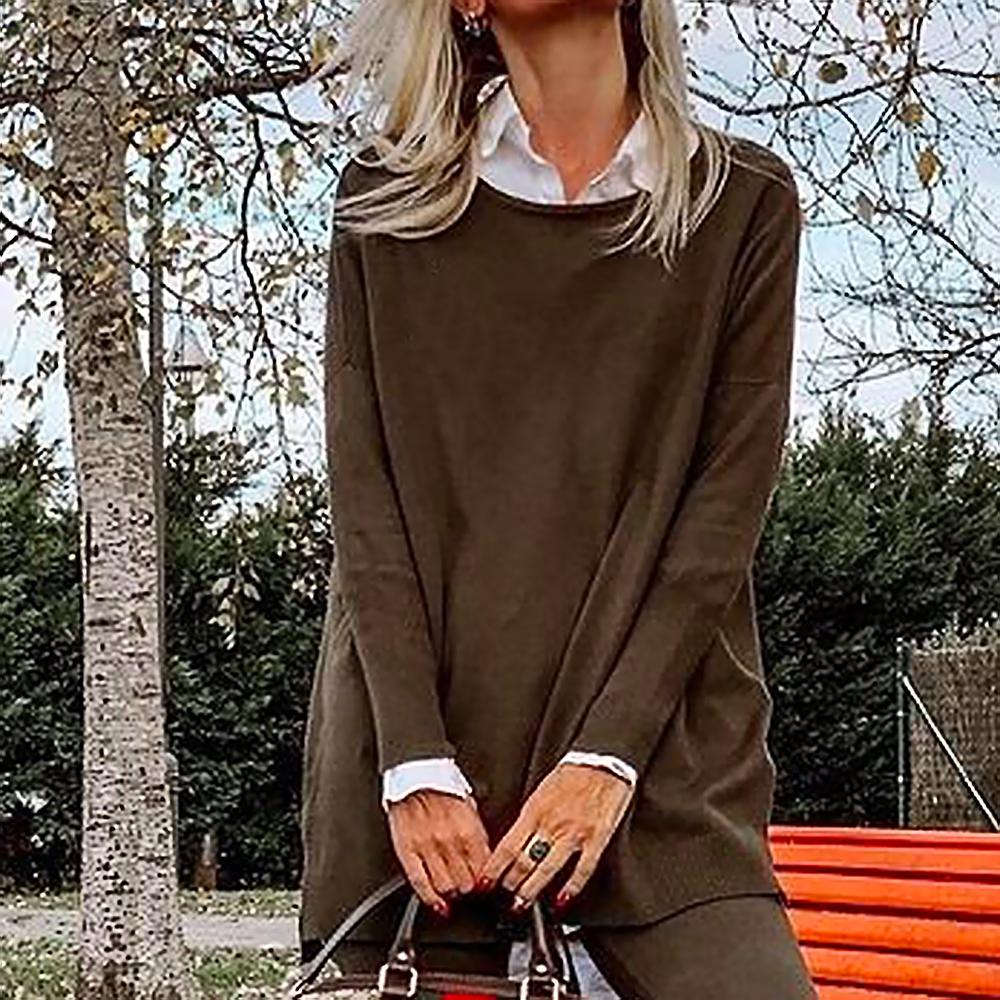 Stylowy zestaw z okrągłym dekoltem, długimi rękawami i bocznym rozcięciem